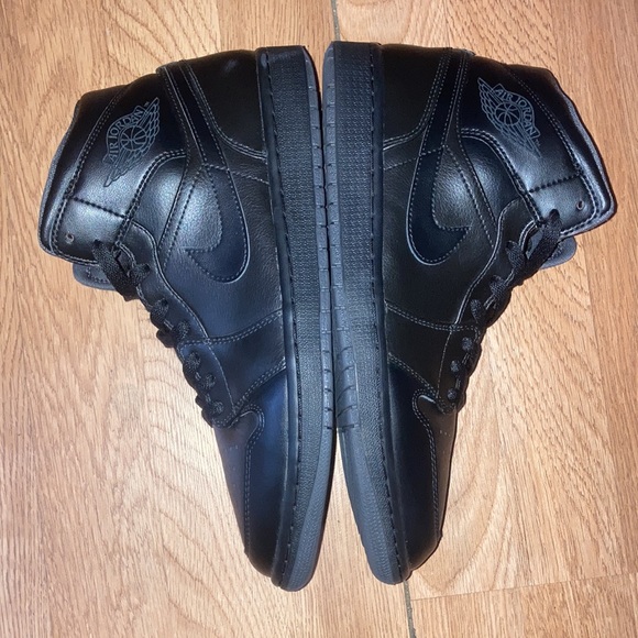 Retro Jordan 1s Mid Black-Dark Grey Basketball - Picture 3 of 6
